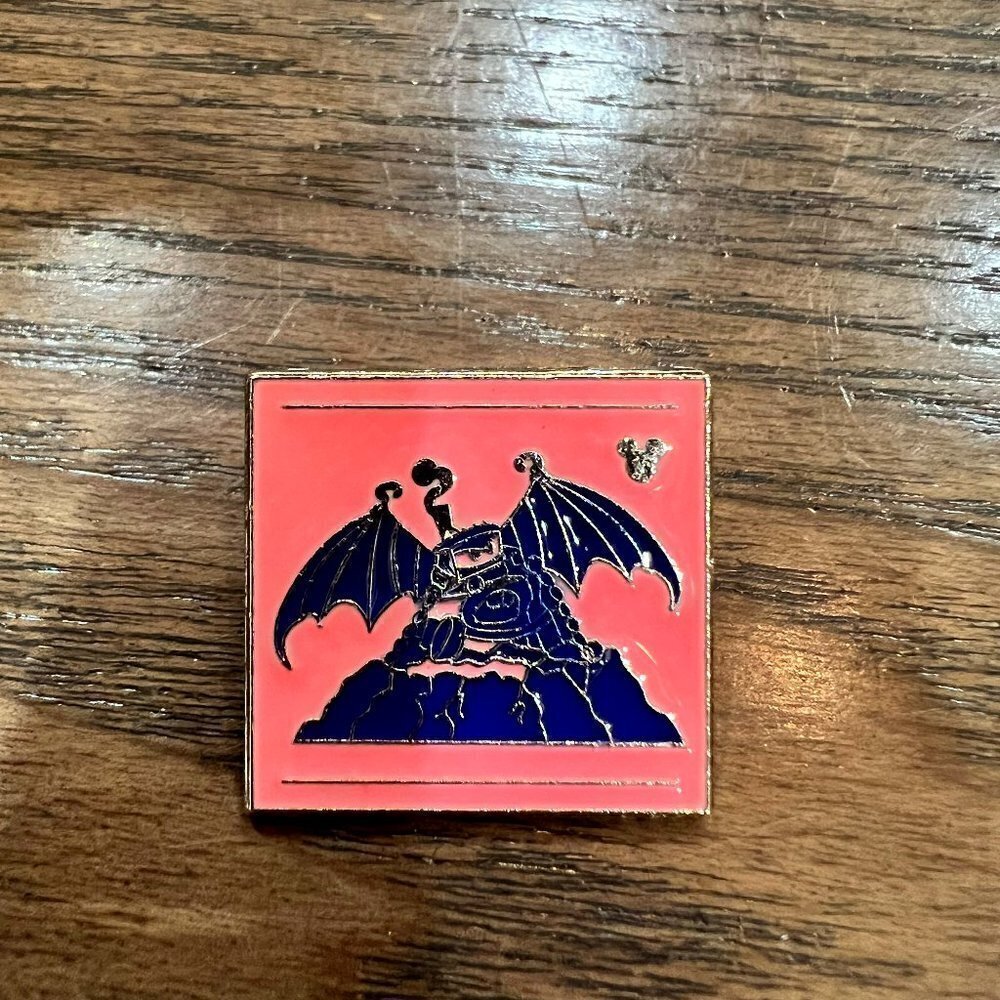💛 (5/$35) - DISNEY 2014 Hidden Mickey Mater's Junkyard Jamboree Signs Pin (1/5)